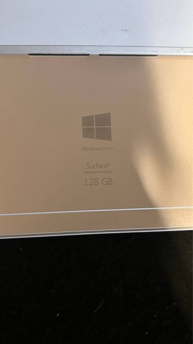 Планшети Microsoft Surface pro 3 з цілим екраном