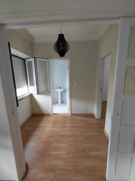 Arrendo apartamento T1 c/ 40 M2 em Lisboa - proximo ao Metro -Rato