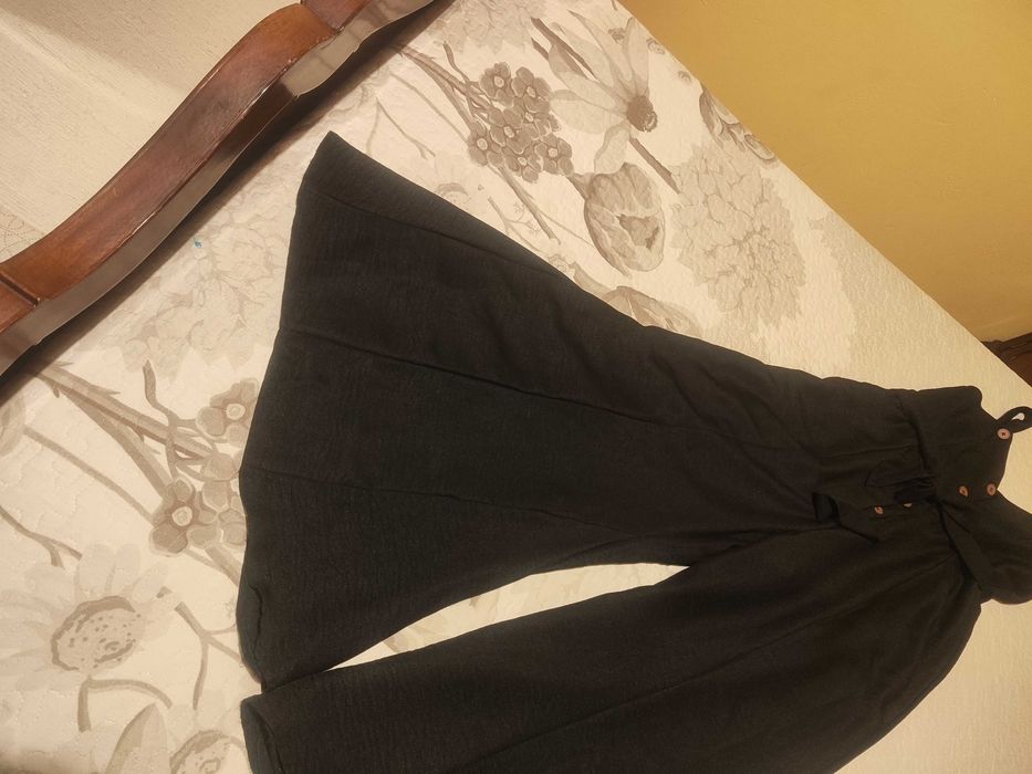 Macacão de mulher á boca de sino