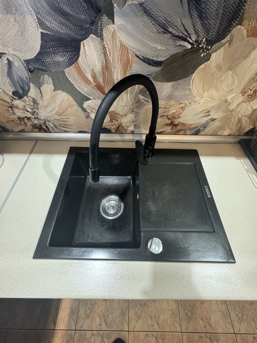 Zlew kuchenny wraz z syfonem