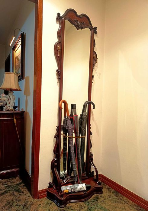 Móvel de entrada com espelho e bengaleiro (Estilo Classico)