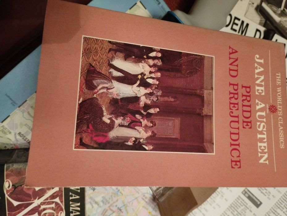 3 livros escritos em Inglês "Nicholas Nigkleby", "Little Dorrit" e "Pr