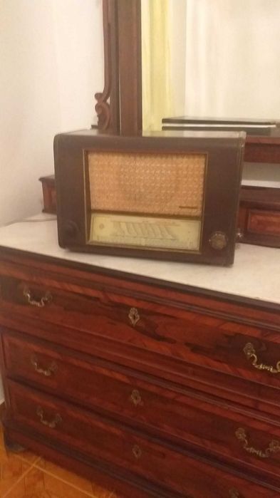 Rádio antigo anos quarenta telefunken