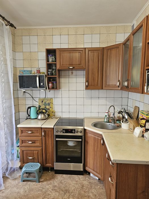 Продам 1-квартиру, улучшенная планировка, 38м, две лоджии, метро Холодная гора