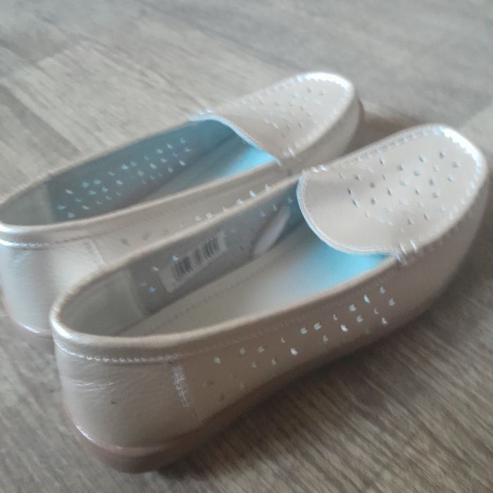 Buty złote mokasyny
