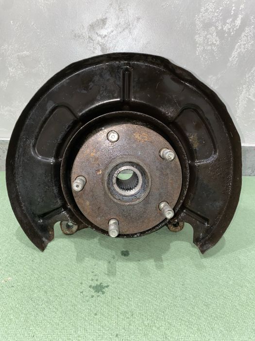 Цапфа Ступиця в зборв задня права  subaru legasy b15