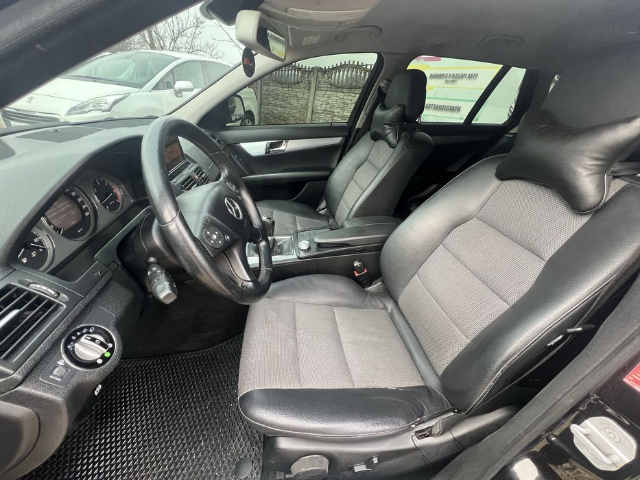 Дуже гарний стан , всі деталі по телефону