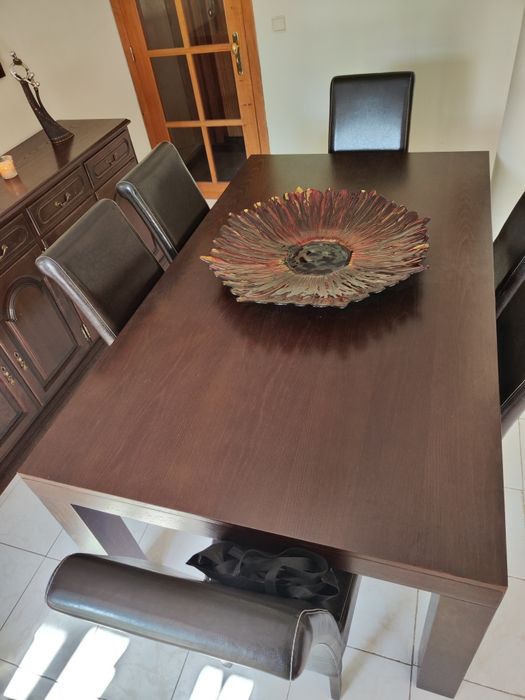 Conjunto Mesa de Jantar + 6 cadeiras + Aparador