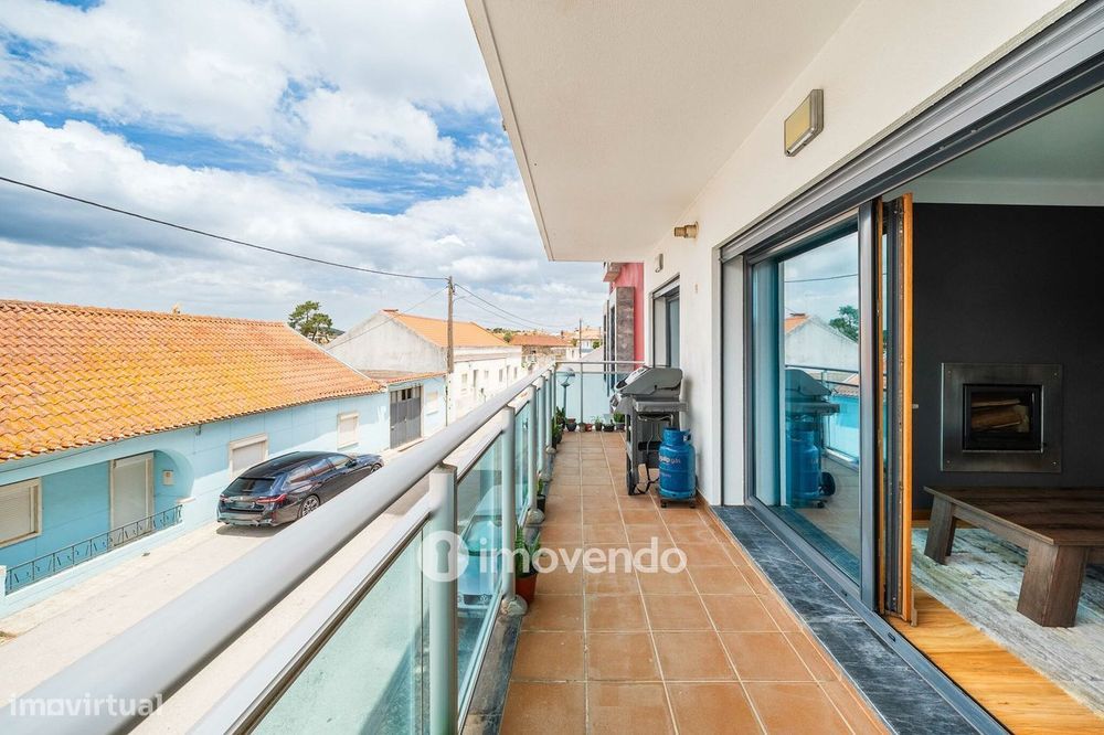 Apartamento T2 moderno, com garagem e varanda, no Milharado