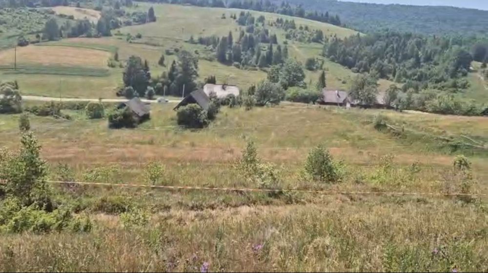 Земельна ділянка у Карпатах, біля Плаю, Криве