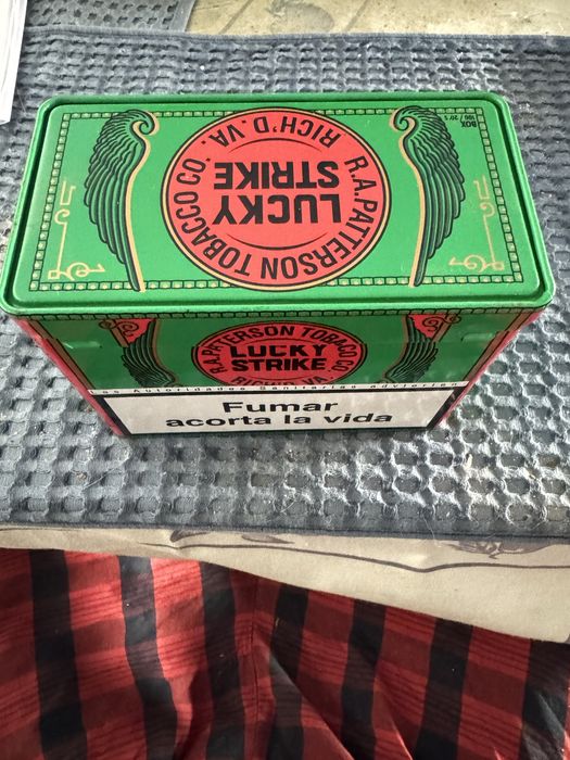 Caixa de Tabaco Lucky  Strike