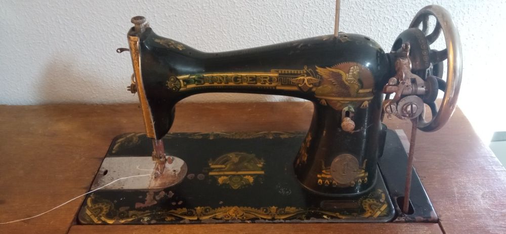 Maquina costura Singer com móvel incluído