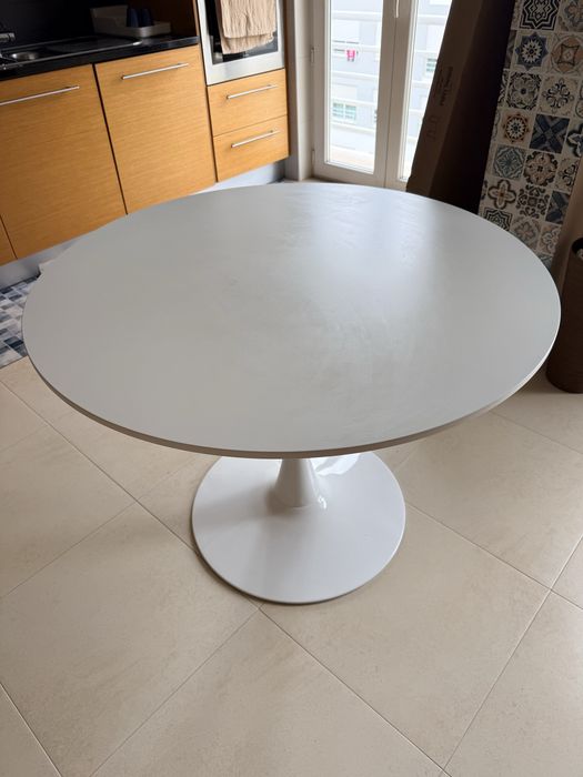 Vendo mesa jantar praticamente nova