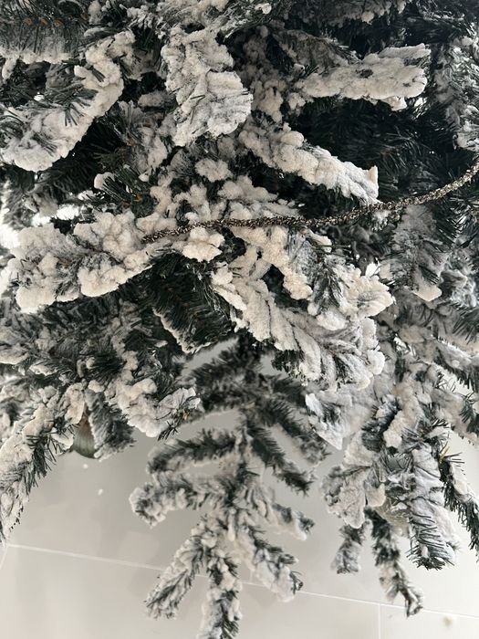 Choinka z efektem sniegu 220 cm