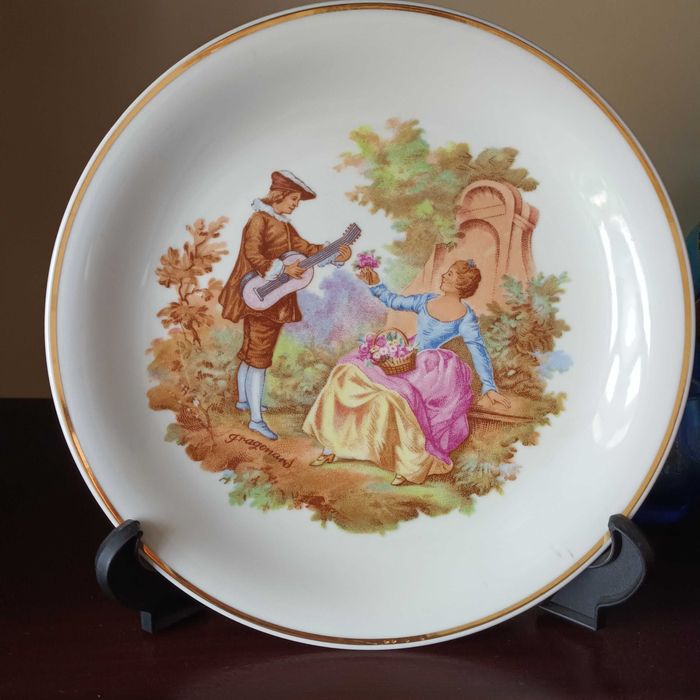 Classic Painted Plate64552650147074120