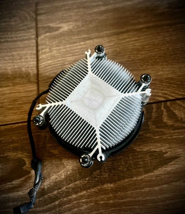 Ryzen 3 3100 + chłodzenie Wraith Stealth – 4 rdzenie, 8 wątków