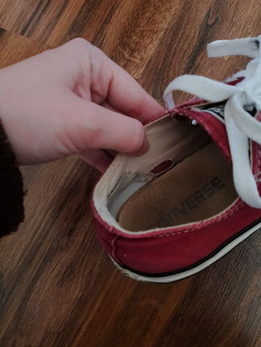 Converse bordowe