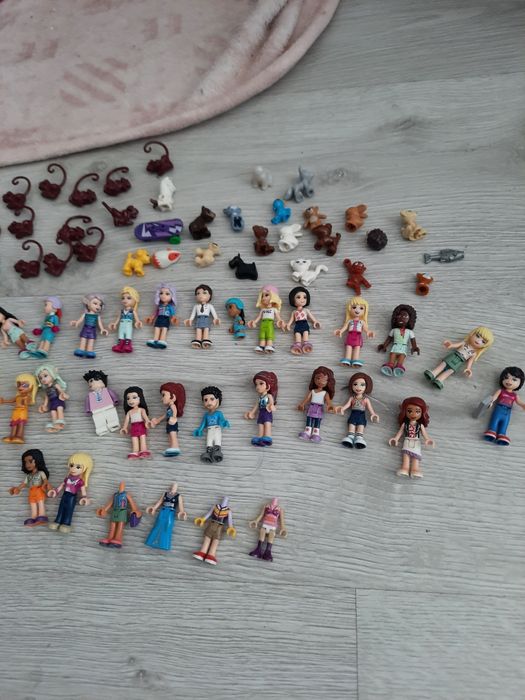 Zestaw figurek , laleczek, zwierzaków Lego Friends