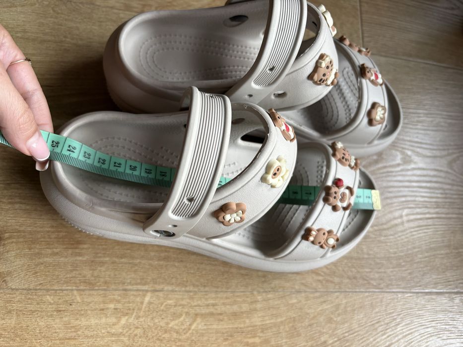 Sandałki beżowe 37 typu Crocs