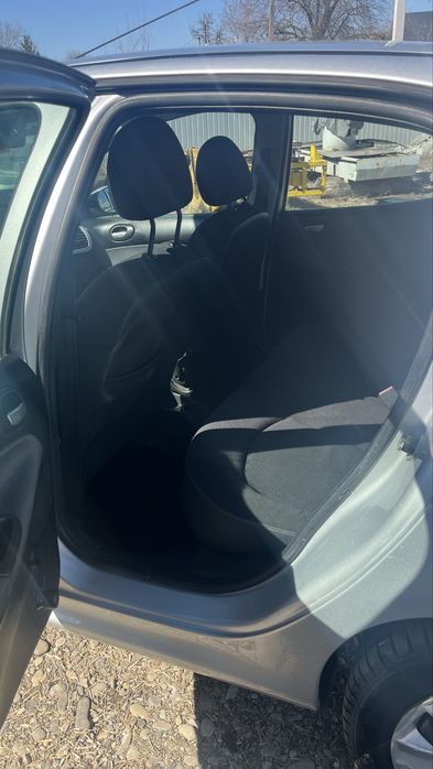 Автомобіль Пежо 206 +