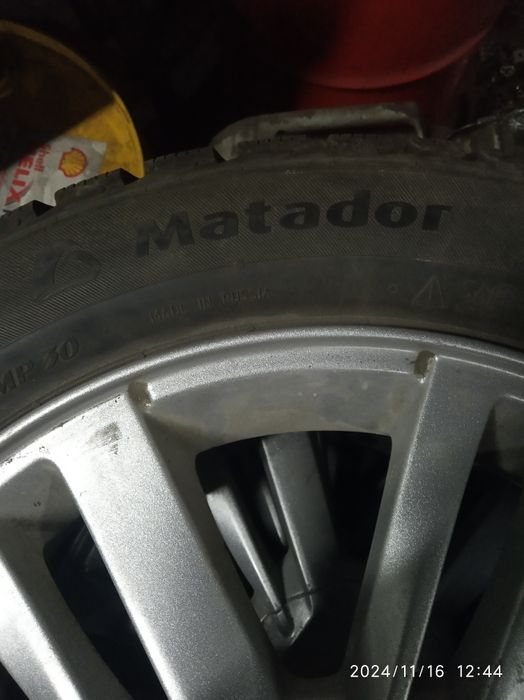Продам зимнюю резину шиповану Matador 195/55/R16 из дисками