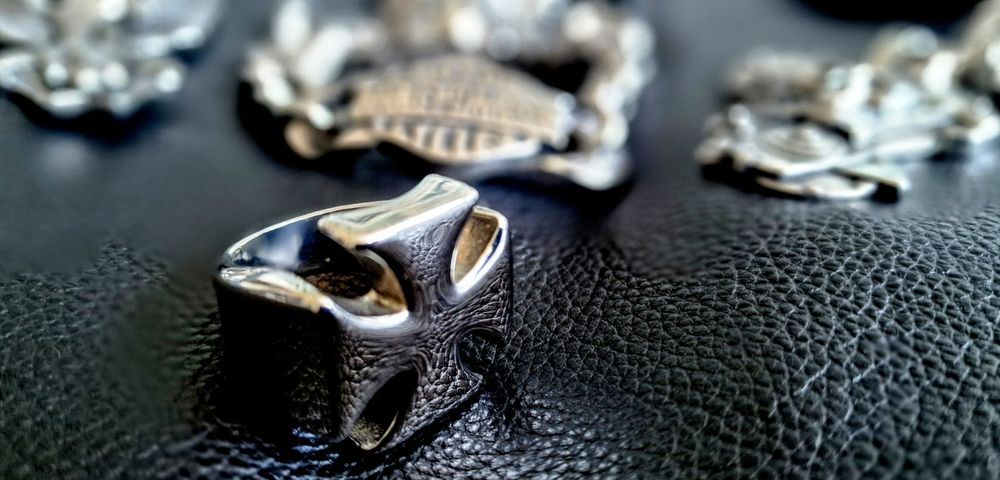 Efektowny sygnet pierścień Motörhead motocyklowy Harley chopper krzyż