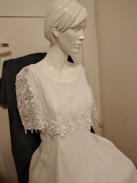 Biała suknia ślubna w stylu angielskim