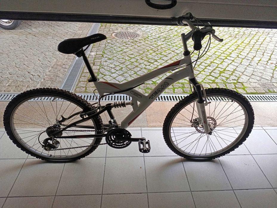 Bicicleta em alumínio