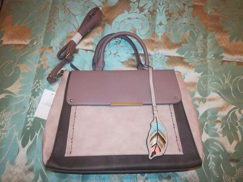 Nova Mala de senhora, com etiqueta