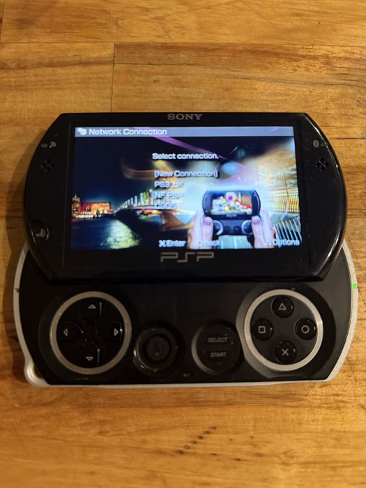 PSP Sony stan kolekcjonerski  kilka gier w pamieci