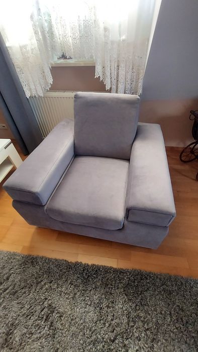 Szary komplet wypoczynkowy z funkcją spania