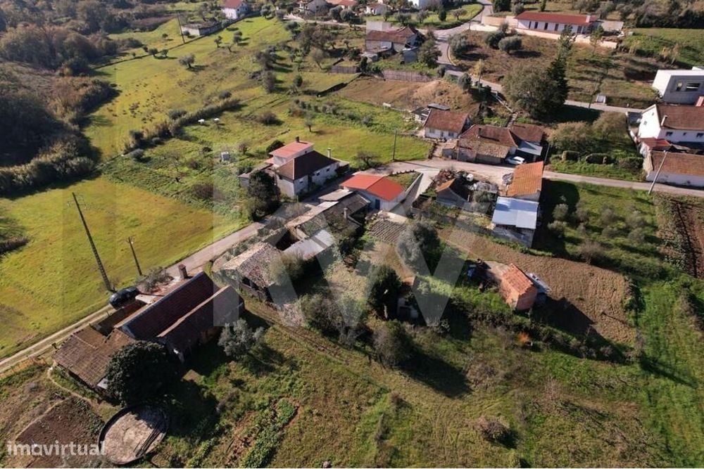 Moradia T2 para recuperar em Santo Ibério, Pombal, Leiria com terreno