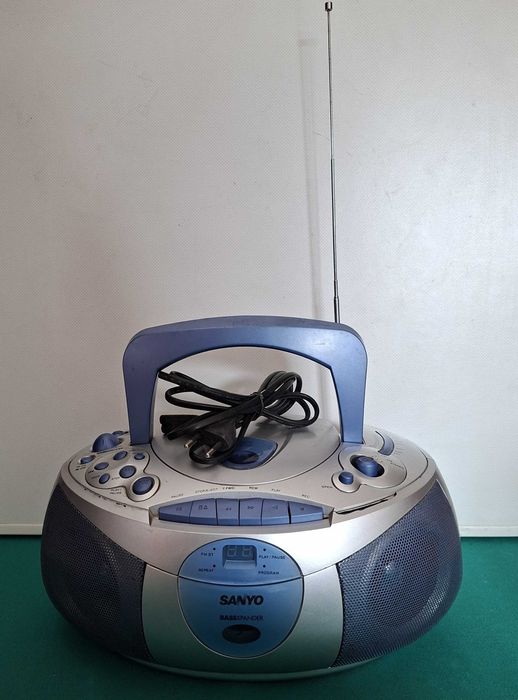 Sanyo MCD Z70F, CD Player Stereo Radio Cassette Recorder