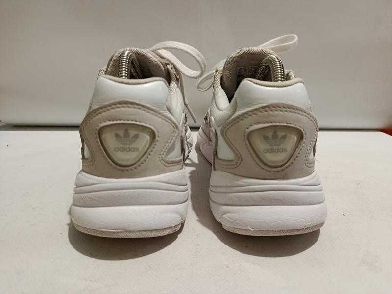 Кросівки жіночі Adidas Falcon w білі B28128 розмір 42: 1 850 грн