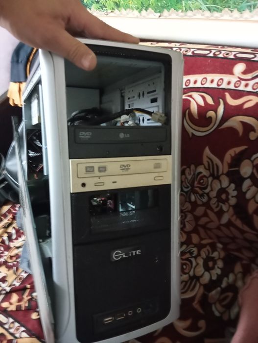 Компьютер      .