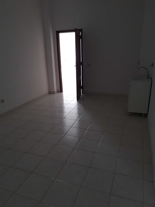 Arrenda-se Espaço Comercial em Fiães