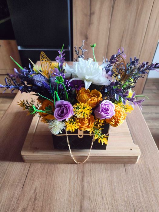 Flower box- koszyk kwiatowy  na prezent.