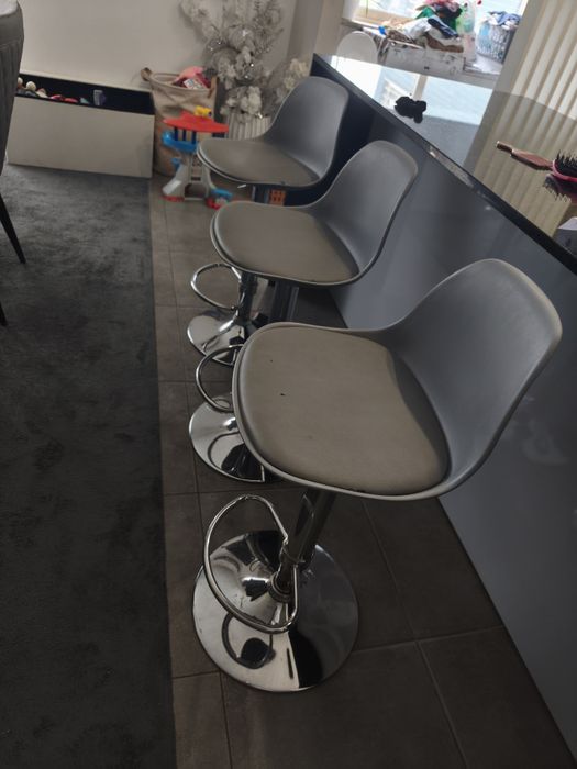 3 Bancos de bar/ balcão