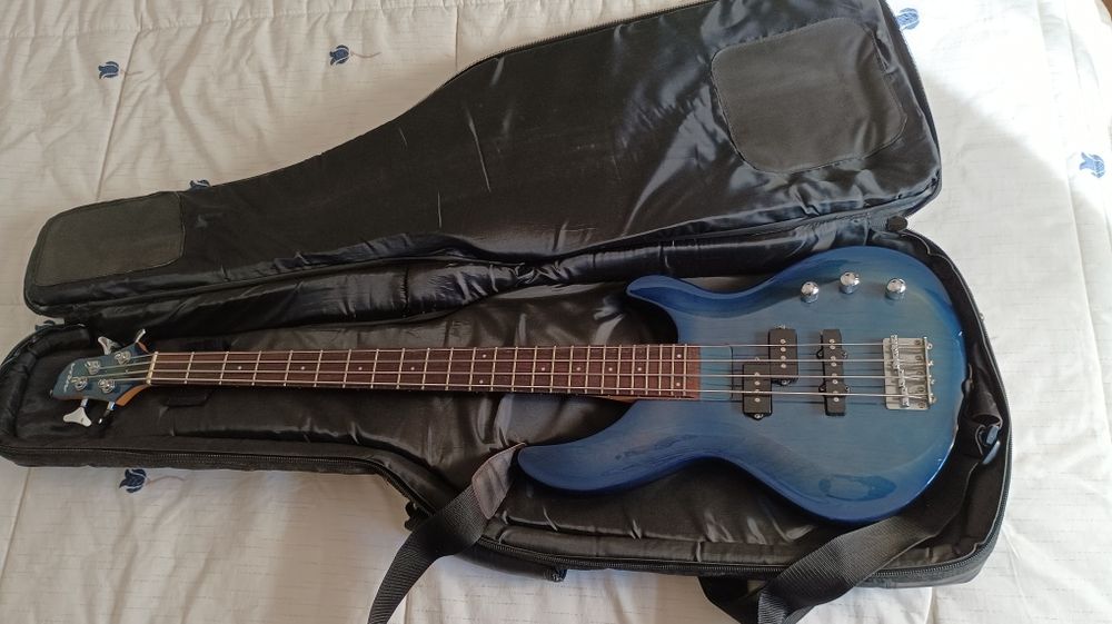 Guitarra Baixo elétrico 4 cordas com estojo de transporte