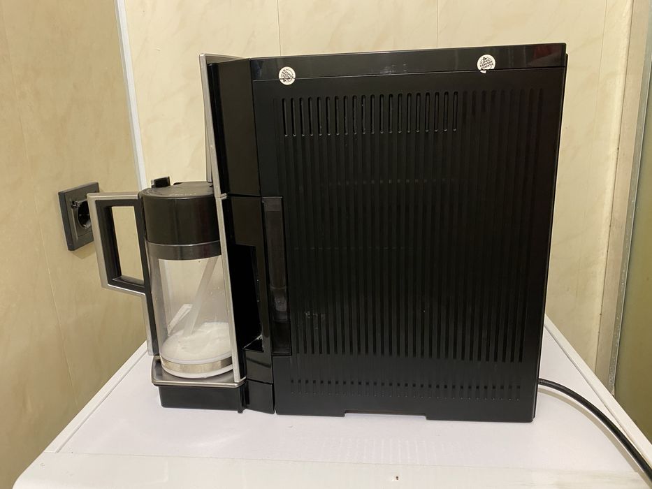 Кофемашина Delonghi Perfecta Cappuccino ESAM 5600 Кавомашина Delonghi