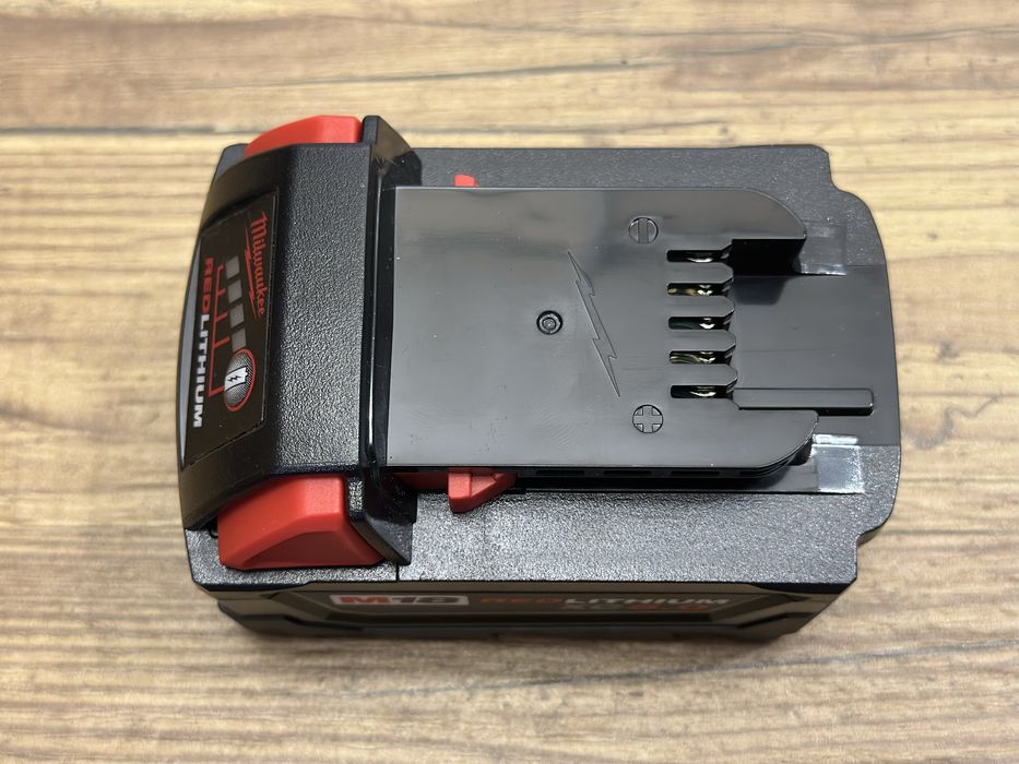 Milwaukee M18 5Ah – bateria 18V, rocznik 2025 | JAK NOWA