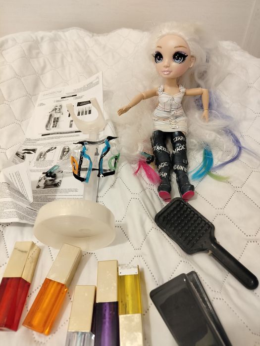Lalka Rainbow High Amaya Raine Studio fryzjerskie