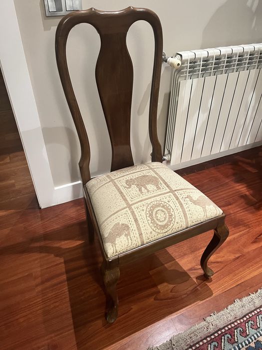 Mesa de jantar clássica extensível em madeira + 6 cadeiras