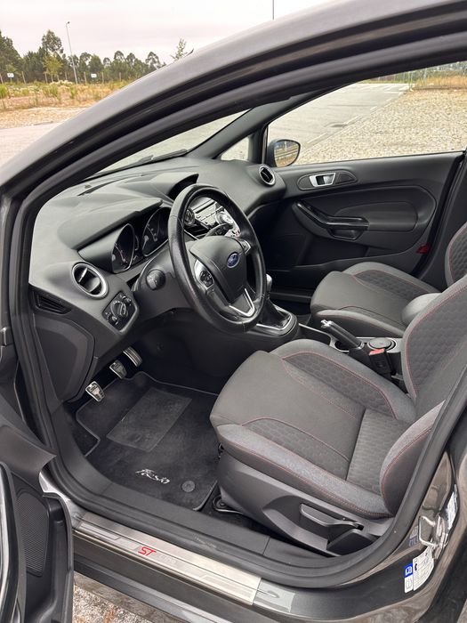 Ford Fiesta 1.0 EcoBoost 125cv ST-Line (2017) - Nacional - 5p - Distribuição Mudada