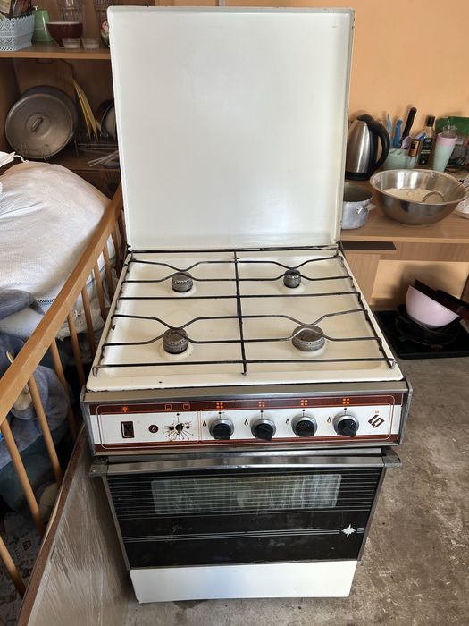 Продам газову плиту з духовкою