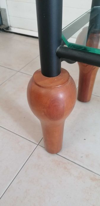 Estante com prateleiras de vidro