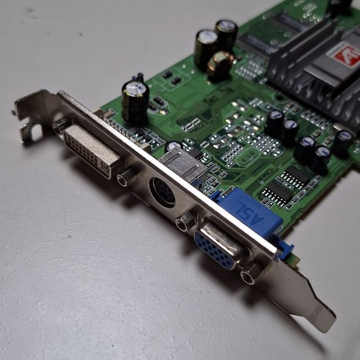 Karta graficzna ATI Radeon 9000 64mb DDR AGP