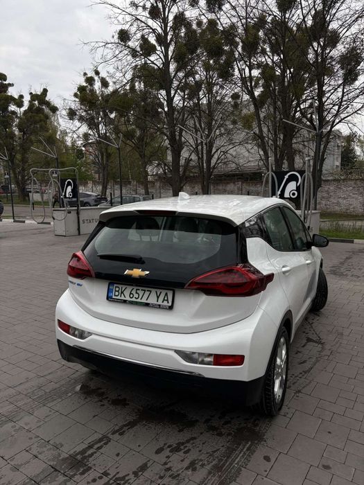 Довгострокова оренда електромобіля Chevrolet Bolt 2021 року випуску.Довгострокова оренда електромобіля Chevrolet Bolt 2018 року випуску.