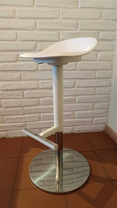 Mobiliário IKEA para Restaurante/Café - 4 Mesas Altas + 15 Bancos