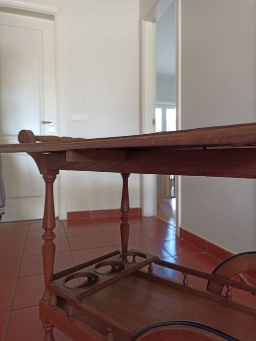 Mesa de bar em madeira